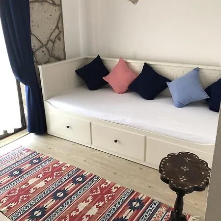 לינה וארוחת בוקר Cayirli 2*