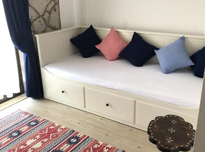 לינה וארוחת בוקר Cayirli 2*